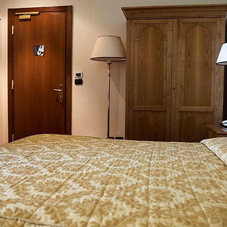 Albergo Ristorante Da Domenico 蒙特圣萨维诺 外观 照片