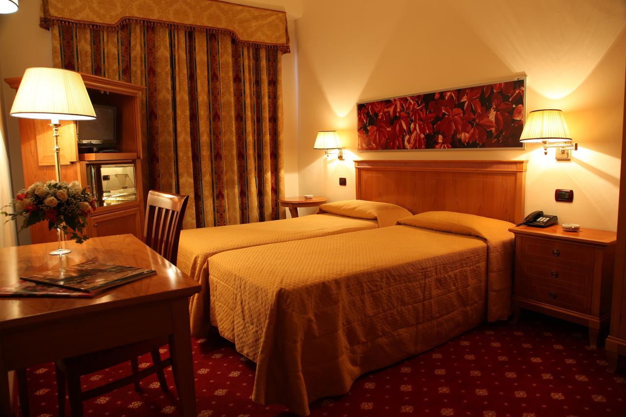 Albergo Ristorante Da Domenico 蒙特圣萨维诺 外观 照片