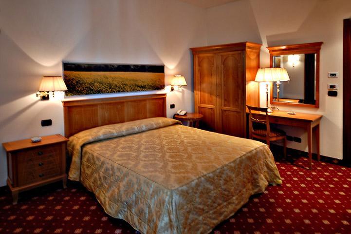 Albergo Ristorante Da Domenico 蒙特圣萨维诺 外观 照片