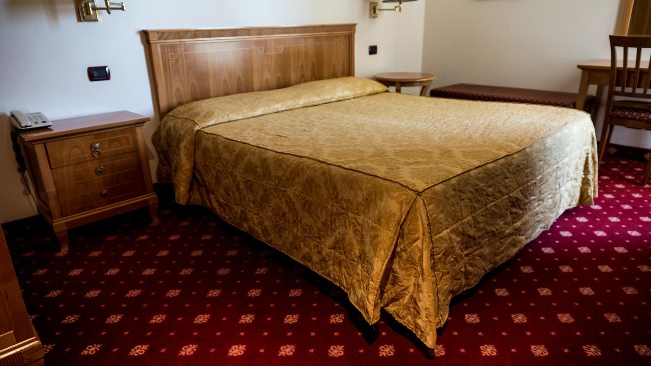 Albergo Ristorante Da Domenico 蒙特圣萨维诺 外观 照片