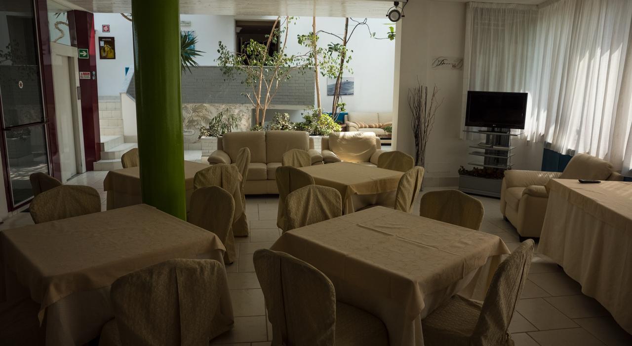 Albergo Ristorante Da Domenico 蒙特圣萨维诺 外观 照片